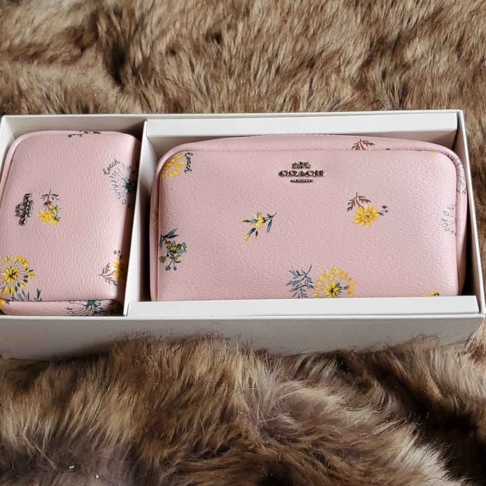 Coach leather boxed 2 makeup bags 🎒 Last One  Five Stars Beautiful Boxed